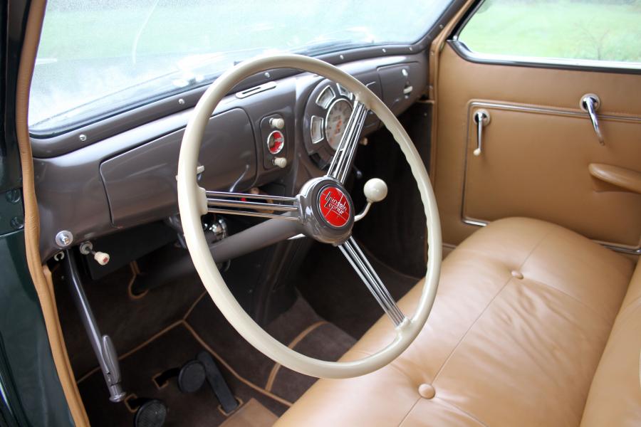  Lincoln Zephyr Convertible Sedan 1938 года  (фото 26 из 46)